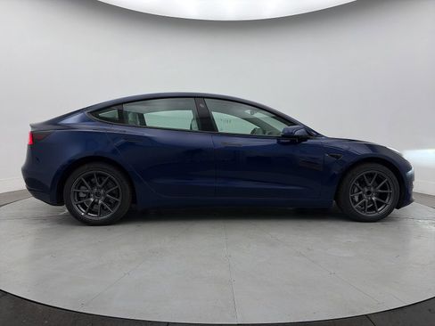 Used 2022 Tesla Model 3 Standard Range image 34