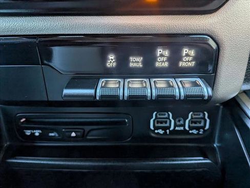 Used 2019 RAM 1500 Laramie image 14