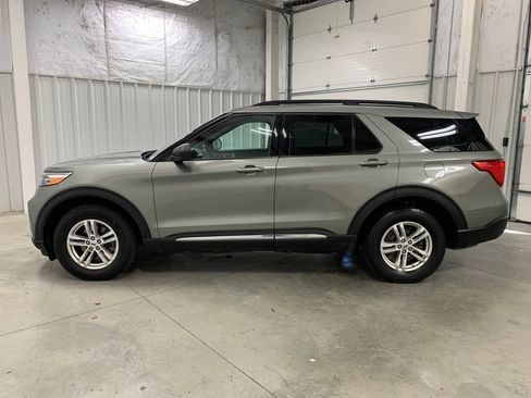 Used 2020 Ford Explorer XLT w/ Equipment Group 202A AWD/4WD image 3