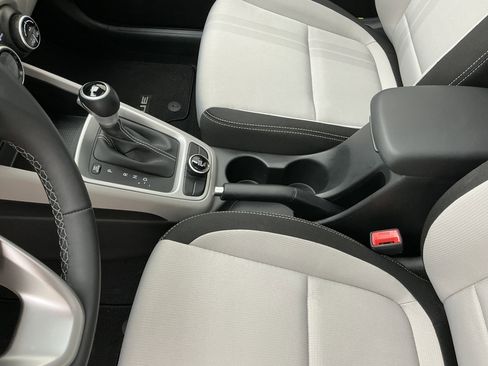 Used 2025 Hyundai Venue SEL image 14