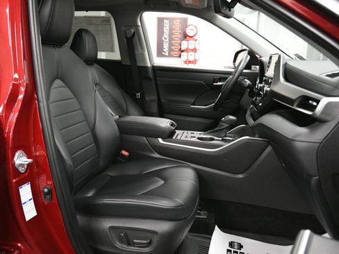 Certified 2021 Toyota Highlander XLE image 30