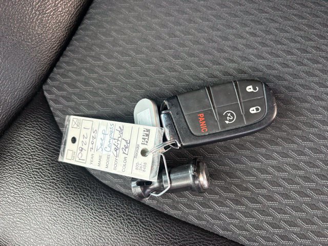 Used 2025 Jeep Compass Latitude AWD/4WD image 6