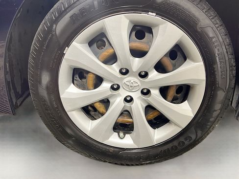 Used 2021 Toyota Corolla LE FWD image 12