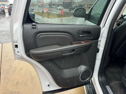 Used 2011 GMC Yukon Denali image 25