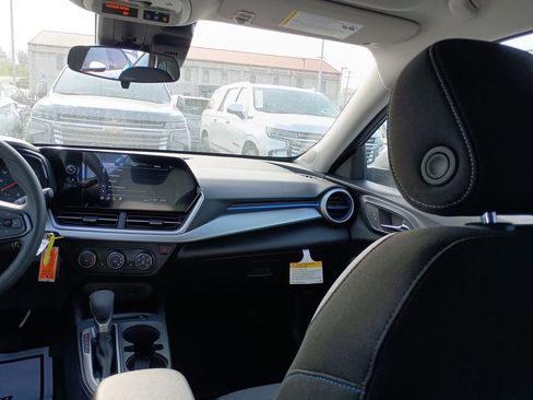 New 2026 Chevrolet Trax LS w/ LS Convenience Package FWD image 11