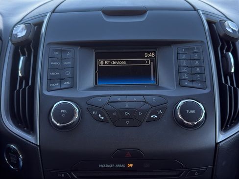 Used 2017 Ford Edge SE image 19