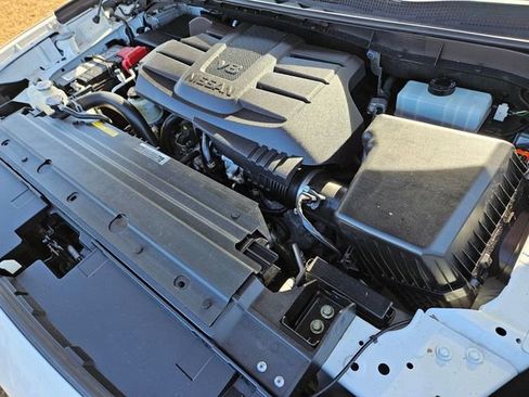 Used 2023 Nissan Titan SV image 17
