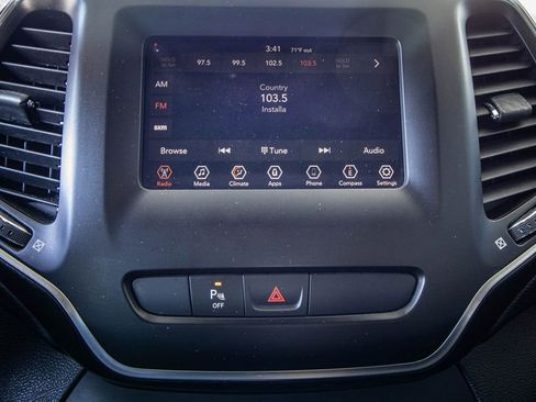 Used 2019 Jeep Cherokee Latitude Plus image 36