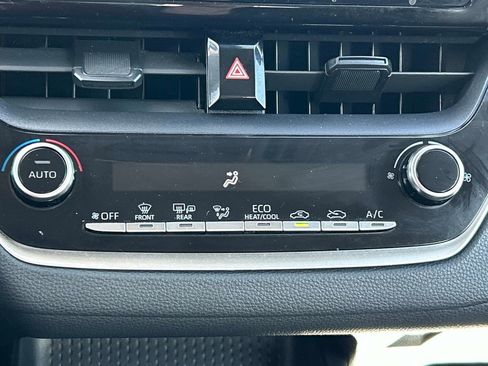 Used 2020 Toyota Corolla LE image 30