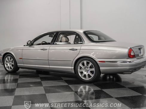 Used 2004 Jaguar XJ8 image 7