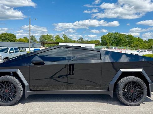 Used 2025 Tesla Cybertruck AWD Crew Cab image 9