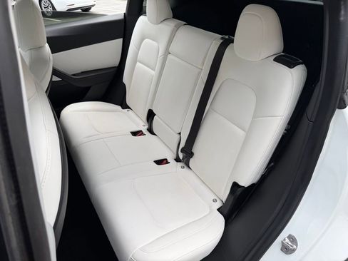 Used 2021 Tesla Model Y Long Range image 31