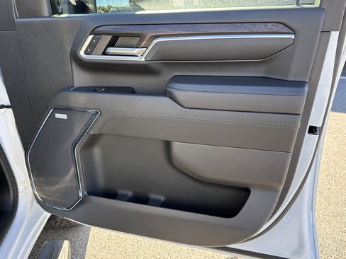 Used 2024 GMC Sierra 2500 SLT w/ SLT Convenience Package image 19