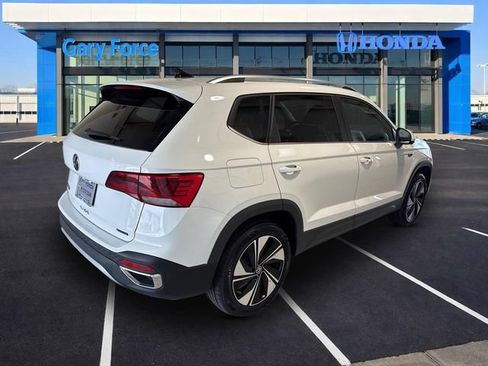 Used 2024 Volkswagen Taos SE AWD/4WD image 2