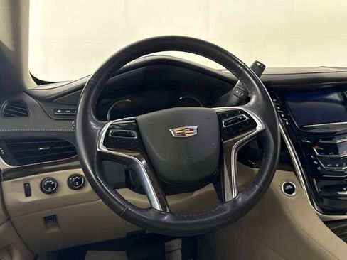Used 2020 Cadillac Escalade ESV Premium Luxury AWD/4WD image 22