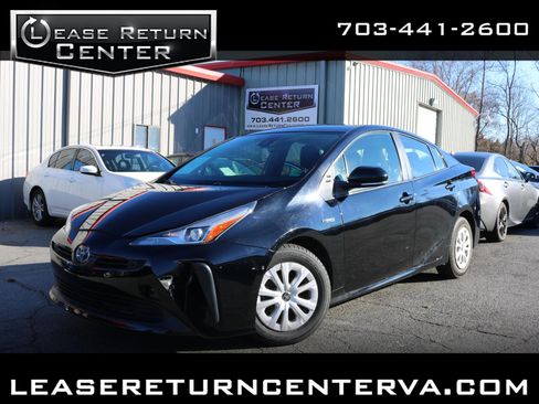 Used 2022 Toyota Prius LE image 1