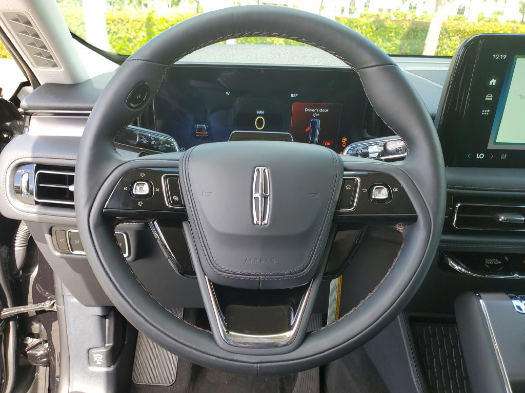 New 2026 Lincoln Aviator 2WD image 23
