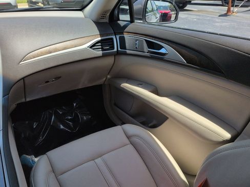 Used 2019 Lincoln MKZ Reserve FWD image 16