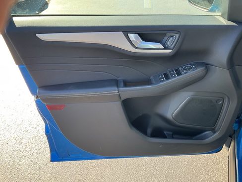 Used 2021 Ford Escape SE image 3