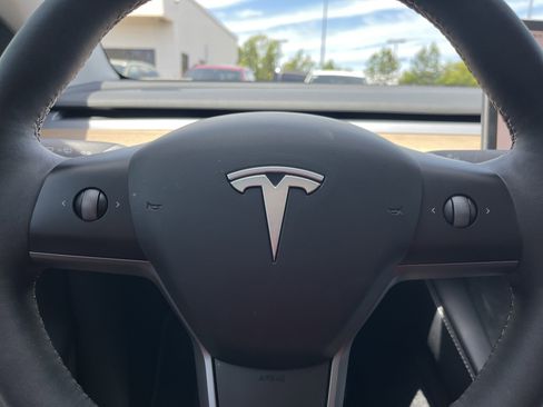 Used 2024 Tesla Model Y Long Range AWD/4WD image 10