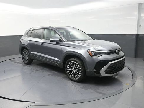 Used 2026 Volkswagen Taos SE FWD image 10