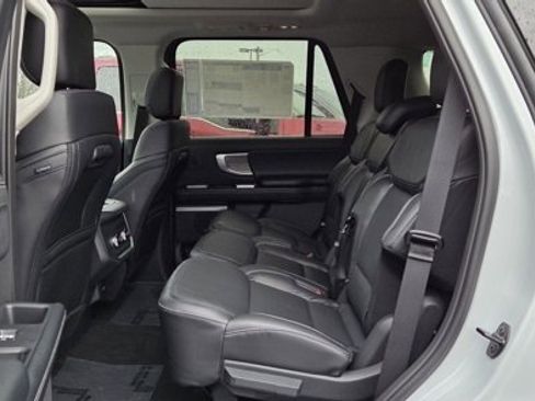 New 2025 Ford Expedition Platinum w/ Driver's Package image 5