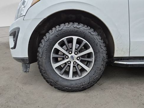 Used 2019 Ford Expedition Max XLT w/ Equipment Group 202A AWD/4WD image 9
