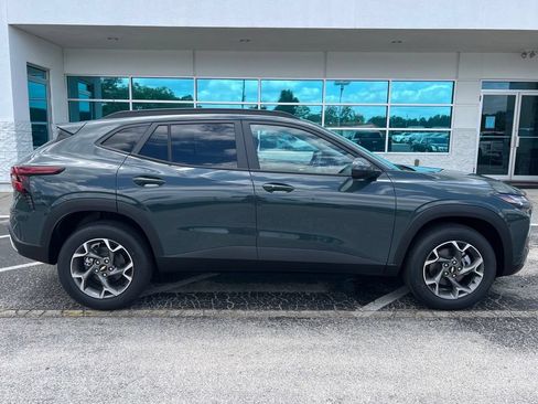 New 2026 Chevrolet Trax LT w/ LT Convenience Package FWD image 3