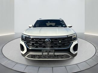 Used 2024 Volkswagen Atlas Cross Sport SE w/ Panoramic Sunroof Package video 2