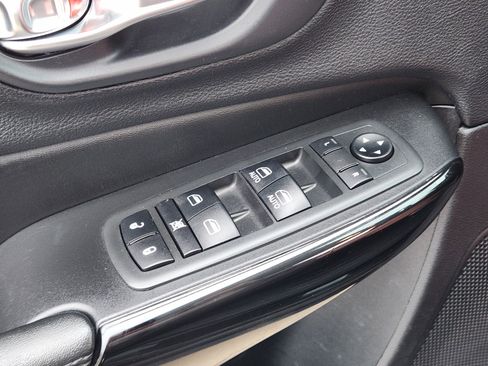 Used 2019 Jeep Cherokee Latitude Plus image 31