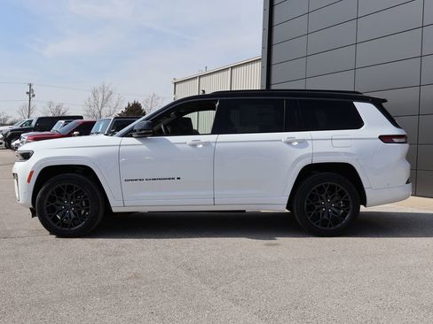 New 2026 Jeep Grand Cherokee L Summit AWD/4WD image 2