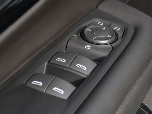 Used 2025 Chevrolet Suburban LS image 16