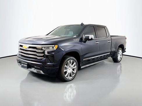 Used 2022 Chevrolet Silverado 1500 High Country w/ High Country Premium Package image 3