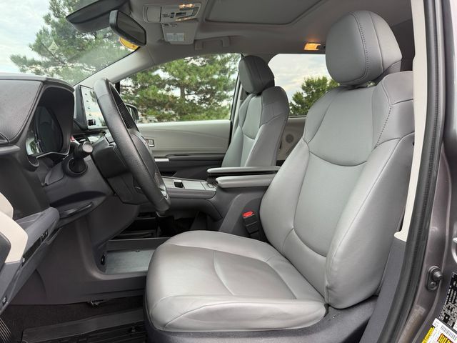 Certified 2022 Toyota Sienna XLE FWD image 14