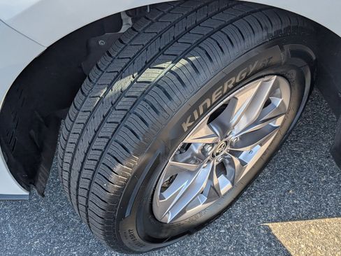 Used 2025 Toyota Sienna LE image 21