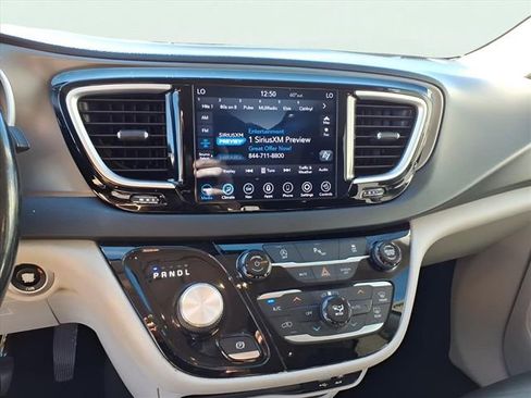 Used 2020 Chrysler Pacifica Touring-L Plus image 11