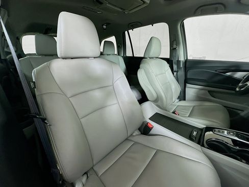 Used 2022 Honda Pilot Touring image 30