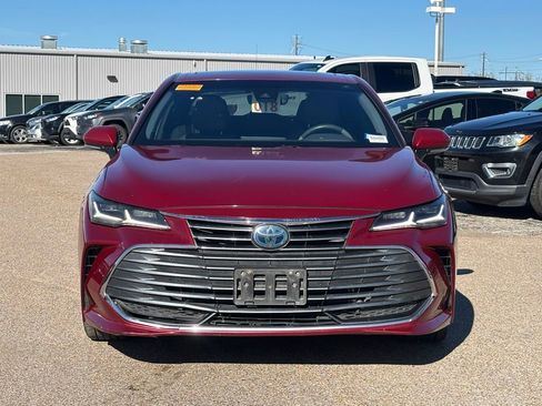 Used 2020 Toyota Avalon Limited image 3