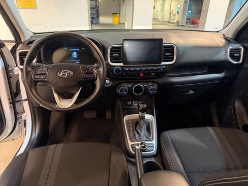 Used 2026 Hyundai Venue SEL FWD image 32