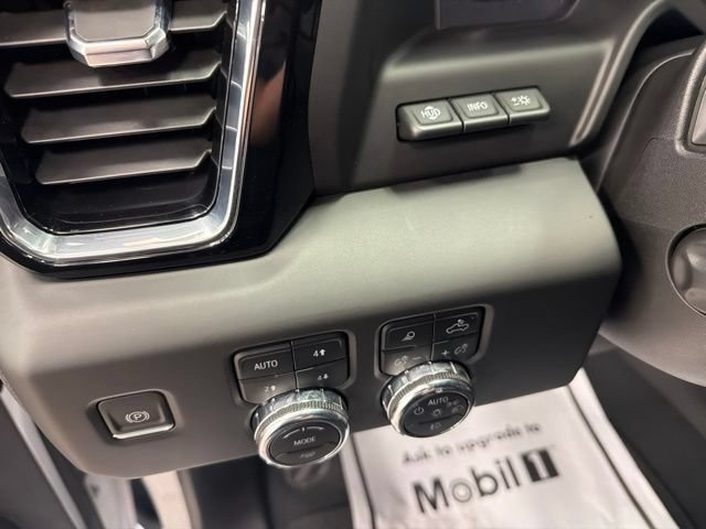 Used 2023 GMC Sierra 1500 Denali w/ Technology Package AWD/4WD image 18