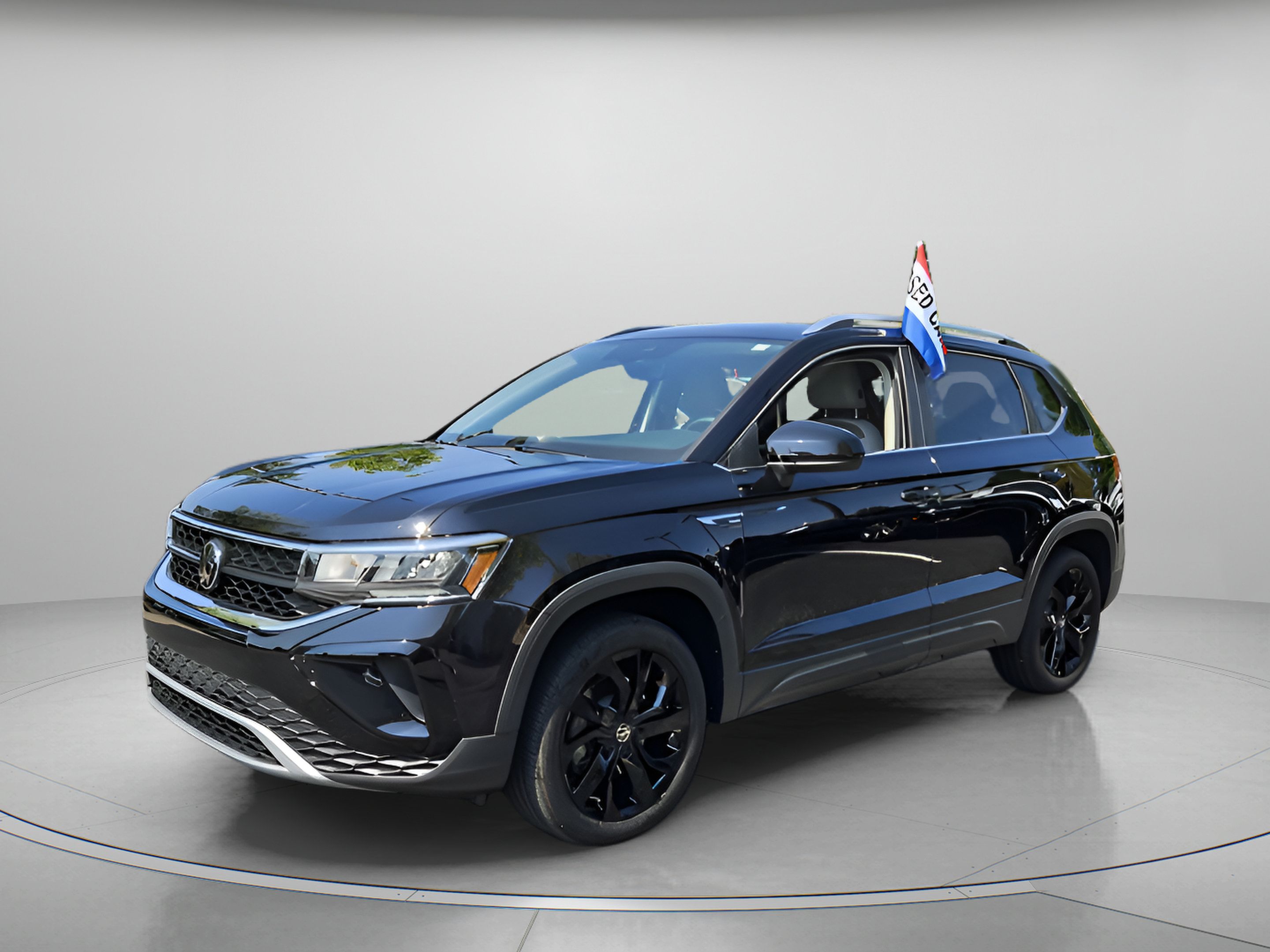 Used 2023 Volkswagen Taos SE FWD image 1