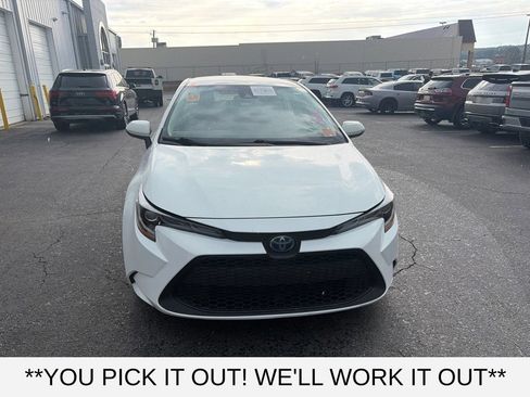 Used 2022 Toyota Corolla LE FWD image 2