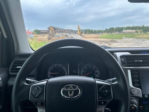 Used 2021 Toyota 4Runner Limited AWD/4WD image 12