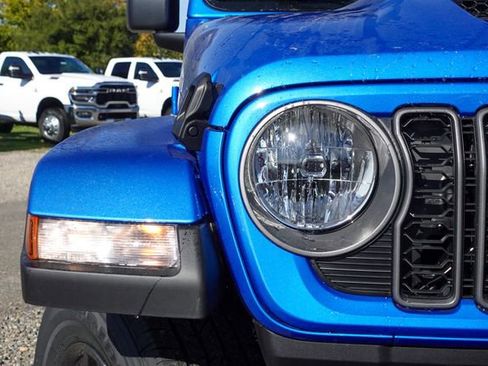 New 2026 Jeep Gladiator Sport image 5