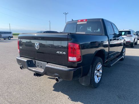Used 2019 RAM 1500 Classic SLT w/ SLT Plus D←cor Group AWD/4WD image 9