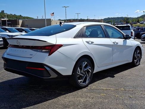 New 2025 Hyundai Elantra SEL image 4