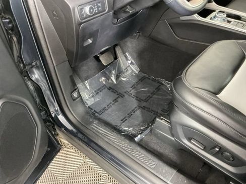 Used 2022 Ford Explorer XLT w/ Equipment Group 202A AWD/4WD image 16