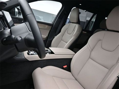 New 2026 Volvo XC90 B6 Ultra w/ Protection Package Premier image 9
