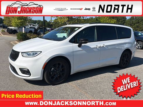 Used 2025 Chrysler Pacifica Limited FWD image 1
