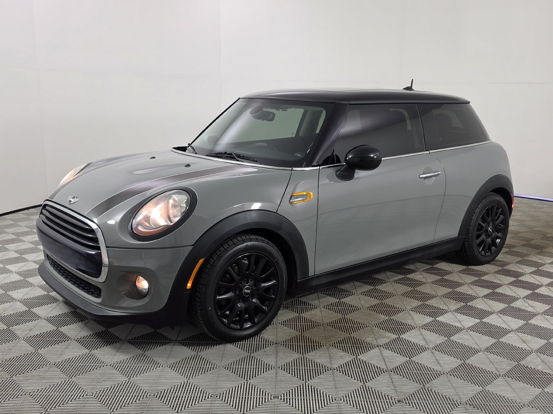 Used 2016 MINI Cooper 2-Door Hardtop FWD image 27